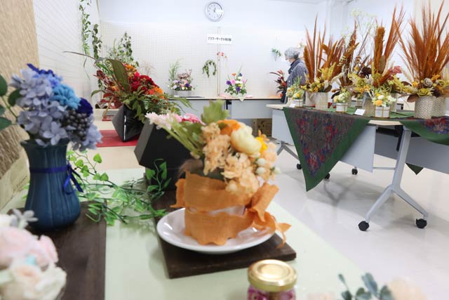 フラワーアレンジメント「フラワーサークル秋桜」