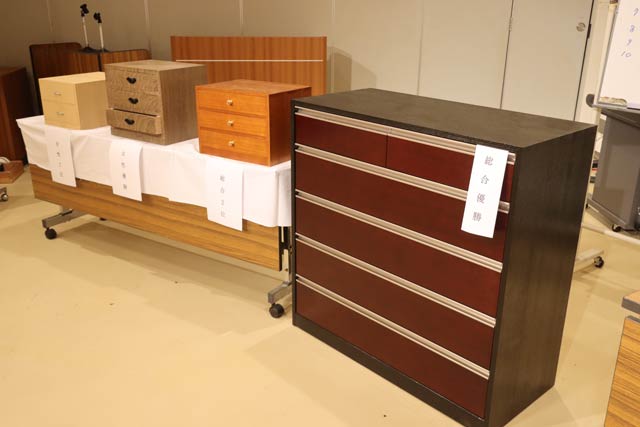 桐たんすカンナかけ大会の賞品