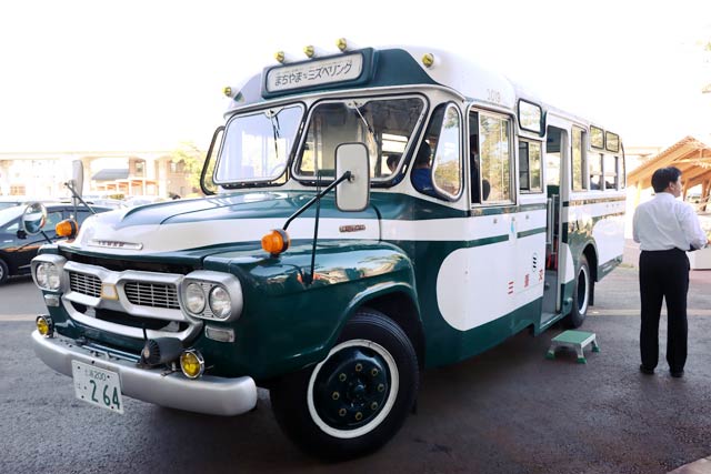 シャトルバスとして活躍した1966年式のボンネットバス