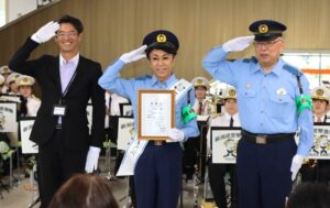 さとちん（中央）を三条防犯アンバサダーに任命