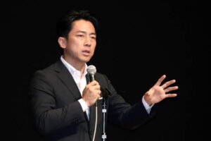 鷲尾英一郎氏の個人演説会で応援演説を行う小泉進次郎氏