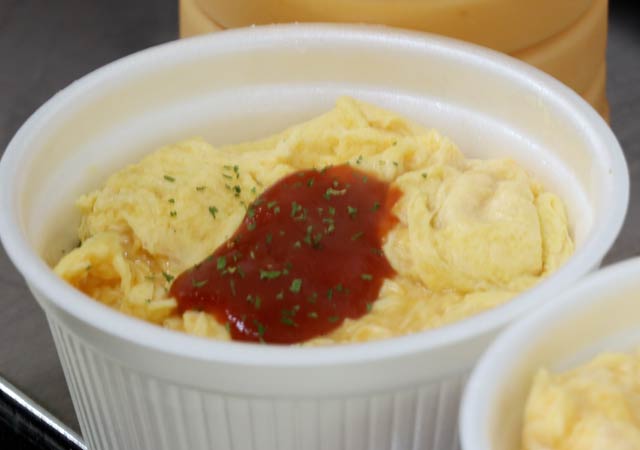 できたてほかほかのオムライス