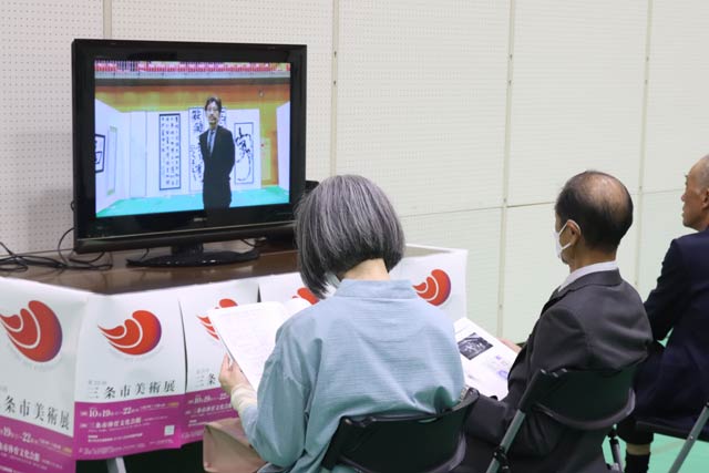 作品解説動画の上映