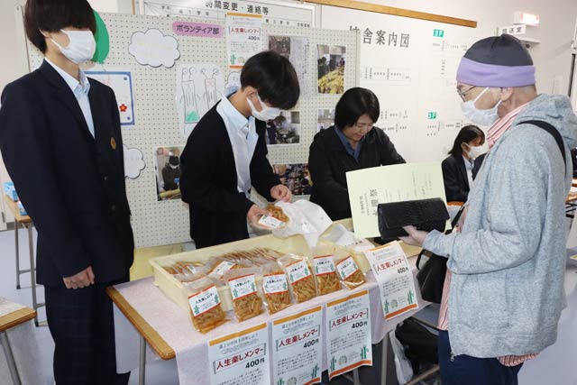 分水高ボランティア部がかかわって完成したメンマを文化祭で販売