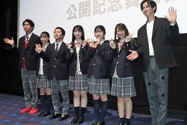 ことし4月にイオンシネマ県央で行われた映画『こころのふた～雪ふるまちで～』の舞台あいさつ