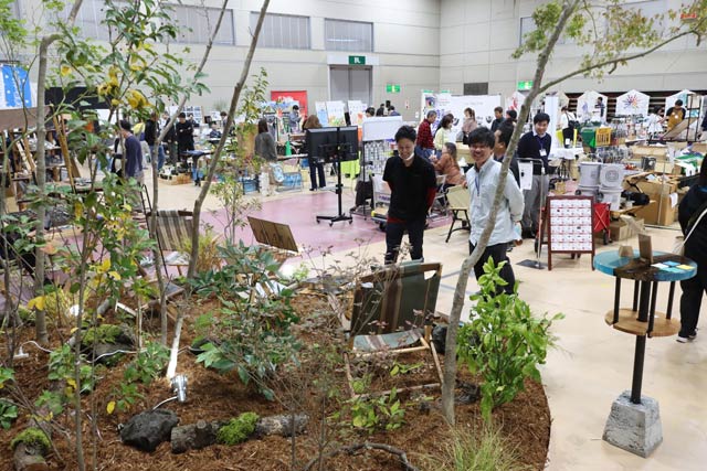 9日まで燕三条地場産業振興センターで開かれている見本市「ツバメサンジョウデイ」が