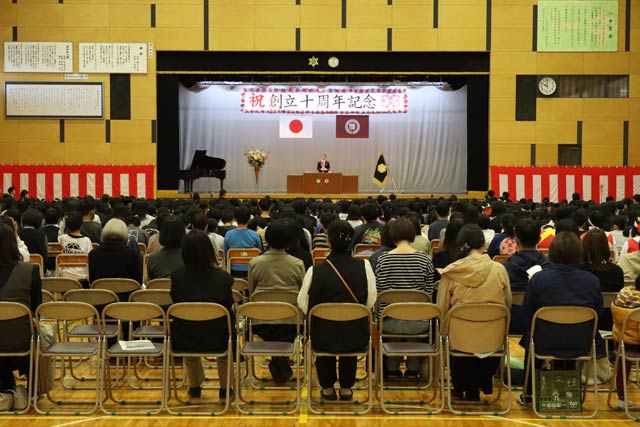 嵐南小学校創立10周年記念式典