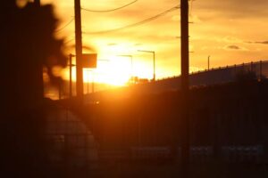 燕市で県央大橋と夕焼け空