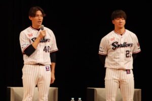 スワローズの吉村貢司郎・高梨裕稔両投手がトークショー スワローズとコラボする燕市で