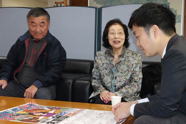 滝沢市長と歓談