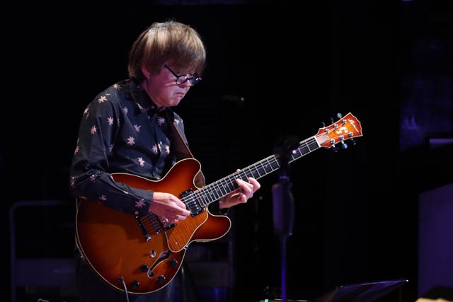 スペシャルゲストのジャズギタリスト布川俊樹さん