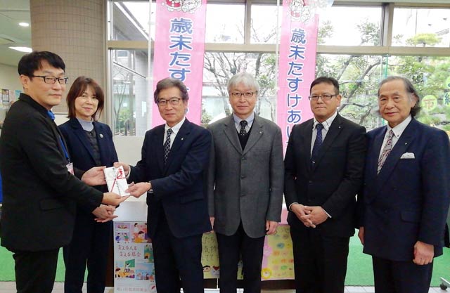 三条中央ライオンズクラブが歳末たすけあい募金に7万円を寄付