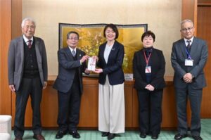 加茂ライオンズが歳末助け合い共同募金に7万7千円を寄付