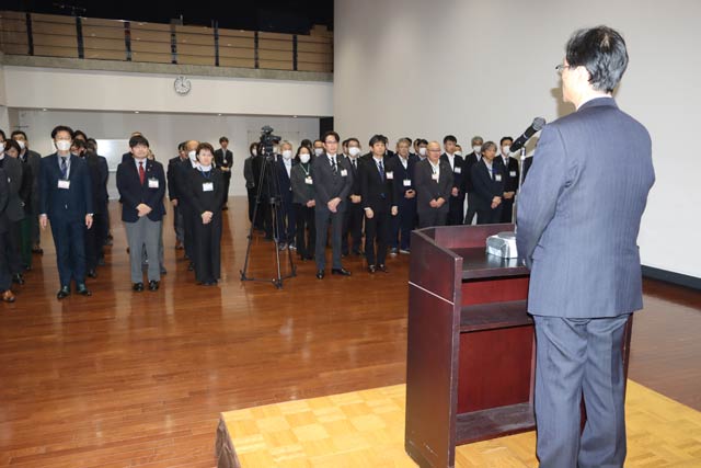 燕市の鈴木力市長が職員に年末訓示