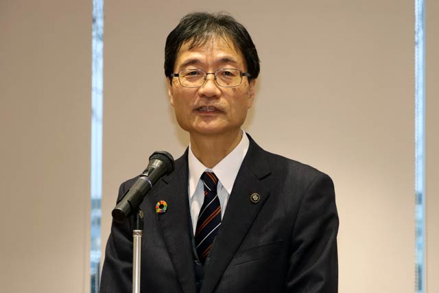 年末訓示を行う鈴木市長