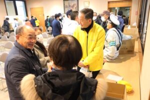 弥彦村のひとり暮らし高齢者宅を訪問して交通安全と防犯を呼びかけ