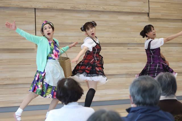 突き抜けた笑いで観客は爆笑