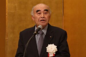 燕市新春賀詞交歓会で田野会頭、菊田衆院議員、国定衆院議員