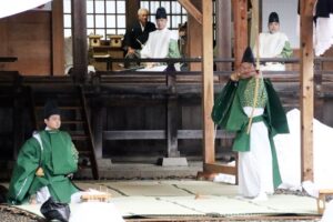 五穀豊穣と除災招福を祈り100本の矢を放つ 弥彦神社で弓始神事