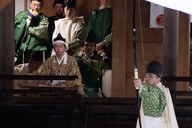 弥彦神社で弓始神事の百射の儀
