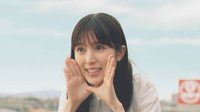 コロナのブランドアンバサダー福本莉子さんを起用した新テレビCM「最初に出したとこ」篇