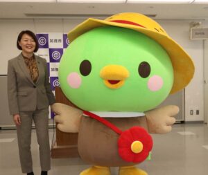 加茂市公共交通マスコットキャラクター「おでかもちゃん」の着ぐるみがお披露目