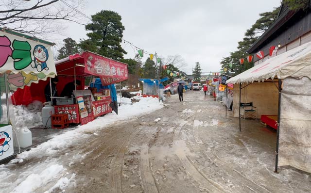 14日正午ごろの八幡宮