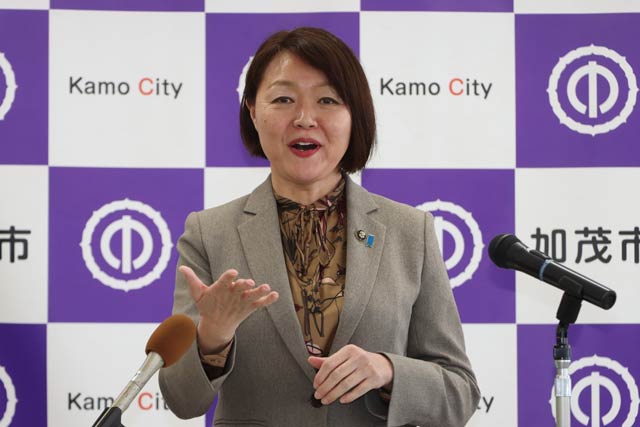 定例記者会見を行う藤田加茂市長