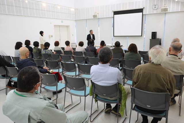 三条市での上映会の関係者を集めて三条東公民館で開かれた試写会