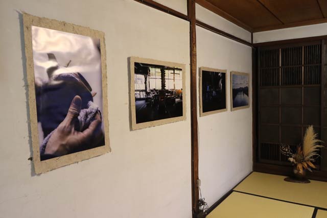 玉川堂で開かれている「工場の写真展」
