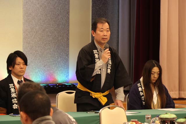 総会であいさつする須藤会長