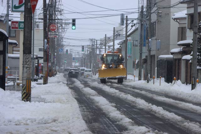6日午前10時ごろの三条市の第一産業道路