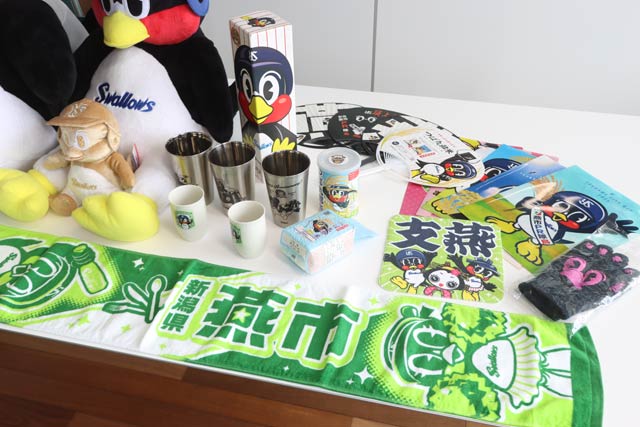 燕市で生まれたつば九郎グッズ