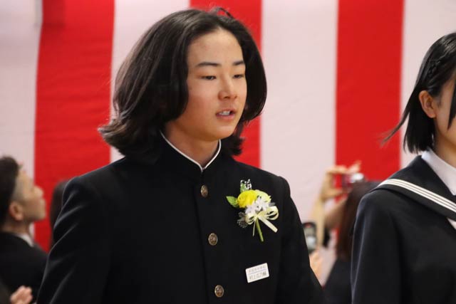 本成寺中学校の卒業式に間に合った村上広乃輔さん