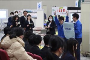 「大屋根リングの一部に携わっている」「高い給料とボーナスで皆さんの幸せを実現」 県央地区大学等就職ガイダンスで企業が1分間PR