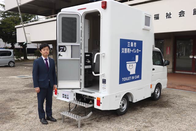 三条市が導入した自走式の災害用トイレカー
