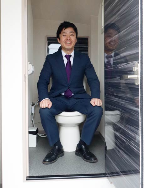 快適装備を体感する滝沢市長