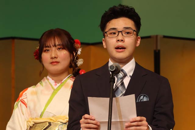二十歳の決意ぼ金井さん(左)と古沢さん