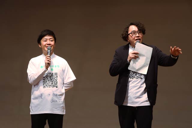 滝沢市長(左)と関田さん