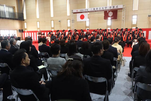三条市立大学卒業式
