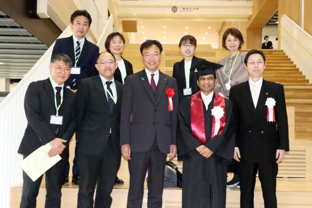 前列の国定衆院議員をはじめ開学に向けた取り組んだメンバー