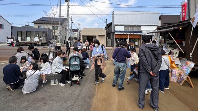 祭りのようなにぎわいに