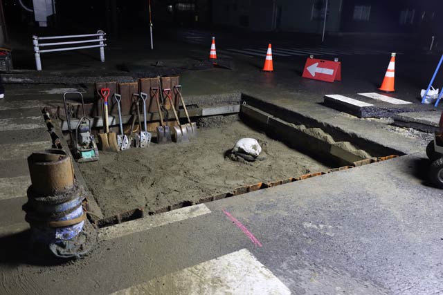 水道管そのものの修理は完了した現場（4日午後11時ごろ）