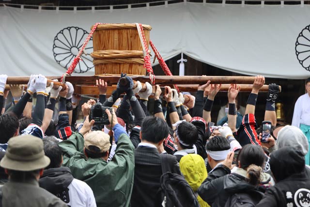 弥彦湯かけまつり