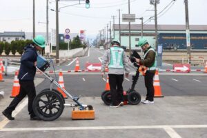 空洞検査を行って4日ぶりに通行止め解除 燕市の県道での水道管漏水で
