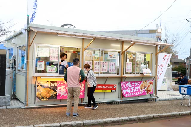 分水駅前で開店した「さくら茶屋」