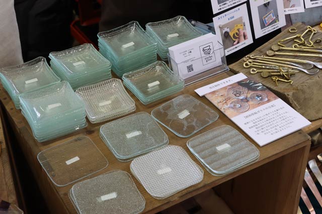 残地物の窓ガラスを再利用したガラス製品