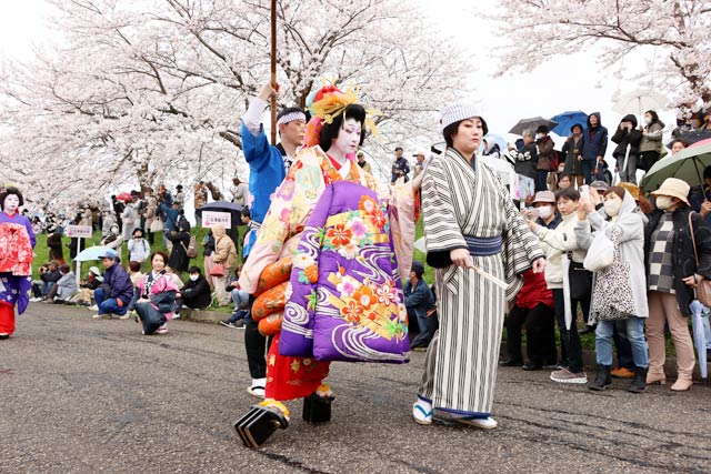 分水おいらん道中