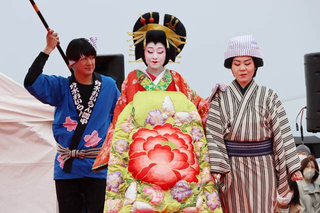 染井吉野太夫の三石佳那さんと傘持ちはいっすねー！山脇さん