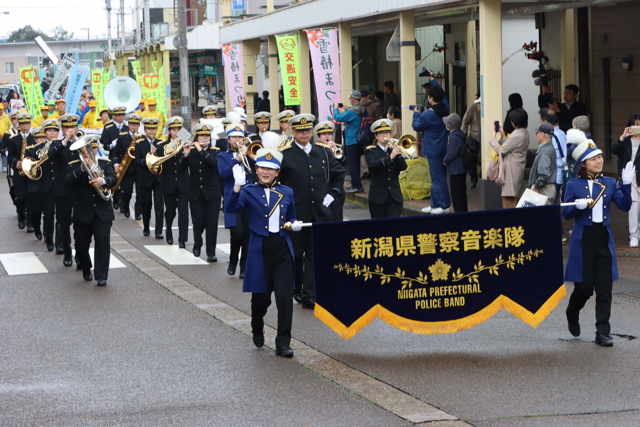 加茂市民歌を歌う加茂市出身の声楽家、三浦克次さん
